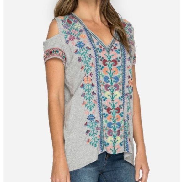 Johnny was CLOVER COLD SHOULDER TEE - Picture 4 of 8